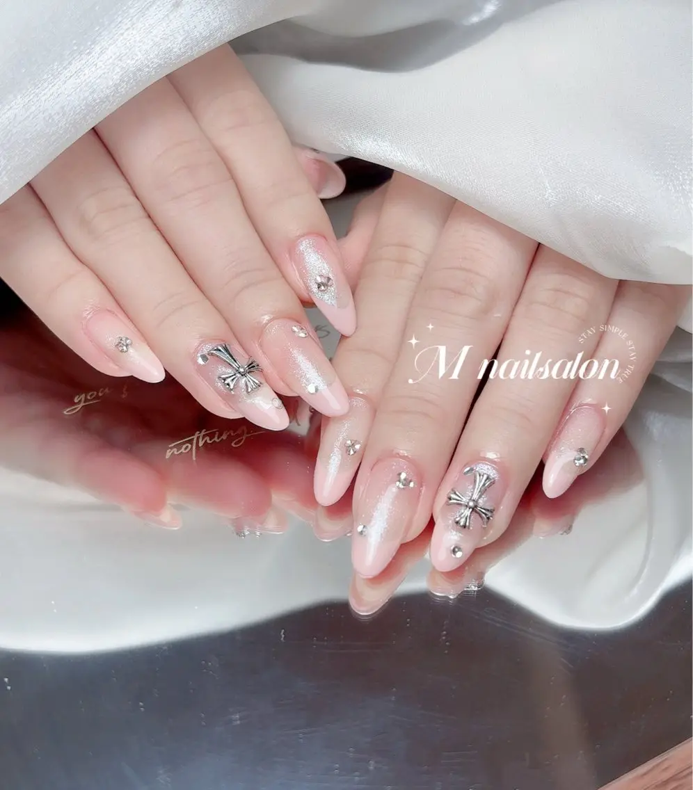 ネイル オーロラネイル ガーリー 韓国ネイル マグネットネイル ミラーネイル ハンドネイル M🌷nail 長さだし専門店のネイルデザイン