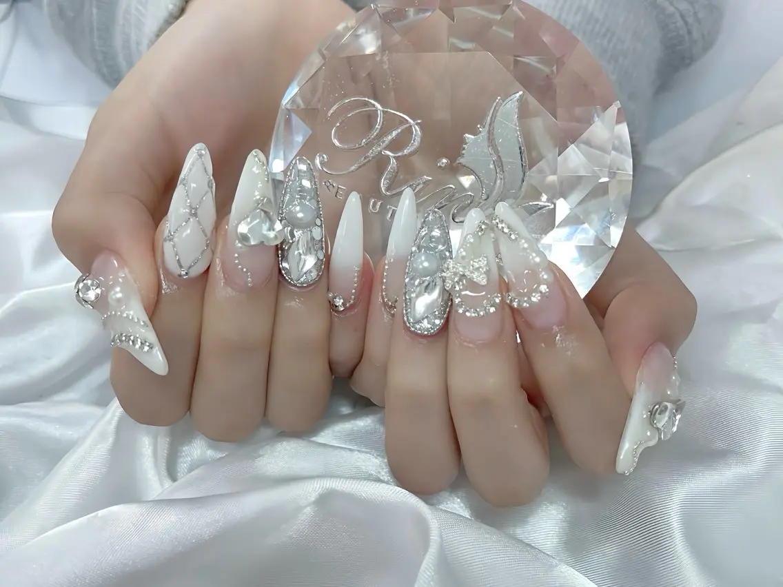 ネイル ボルドー フレンチネイル グラデーション キラキラネイル 韓国ネイル ハンドネイル Rin Nail Shinokuboのネイルデザイン