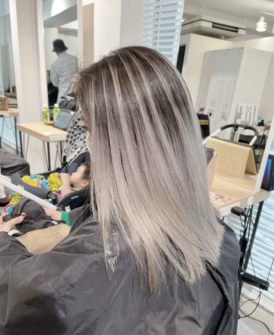 ミディアム カラー バレイヤージュ グレージュ レイヤーカット 指名数No.1 /NAOYAのヘアスタイル