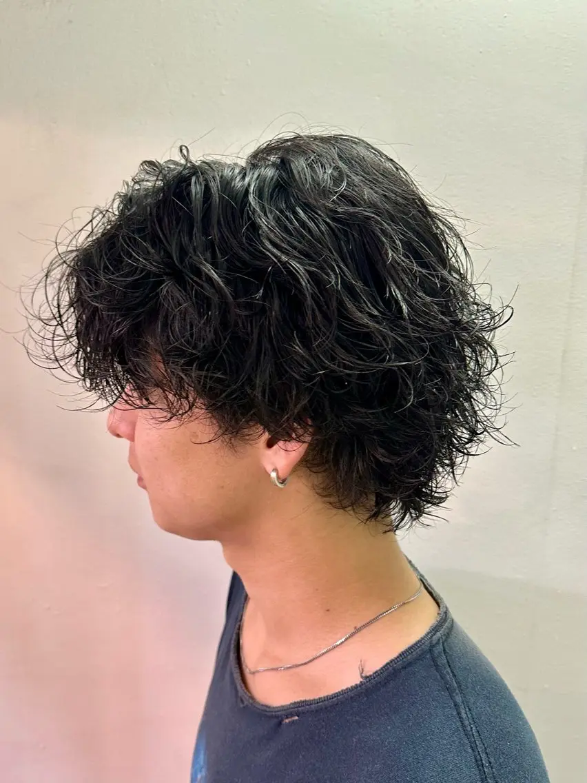 平日限定！【メンズカット＋ツイストスパイラルパーマ、波巻きパーマ、シャドウパーマ】スタイリング込の写真