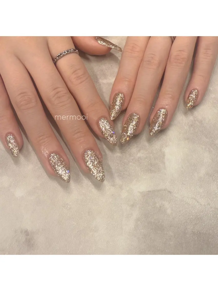 ネイル ゴールド キラキラネイル 韓国ネイル ラメ(グリッター) ロングネイル mermooi nailのネイルデザイン