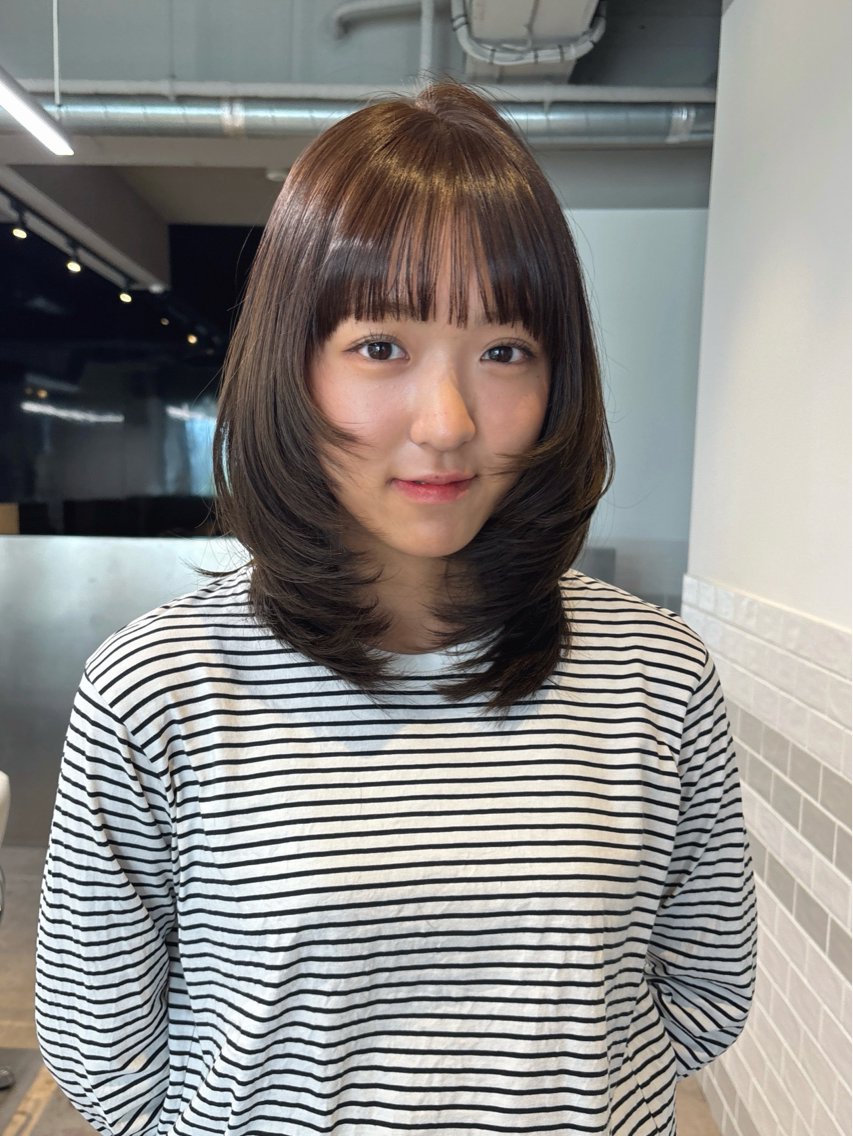 ミディアム カラー ミディアムレイヤー ベージュカラー ショコラベージュ レイヤーカット ワイドバング mino🤍🪽🫧 透明感/レイヤーのヘアスタイル