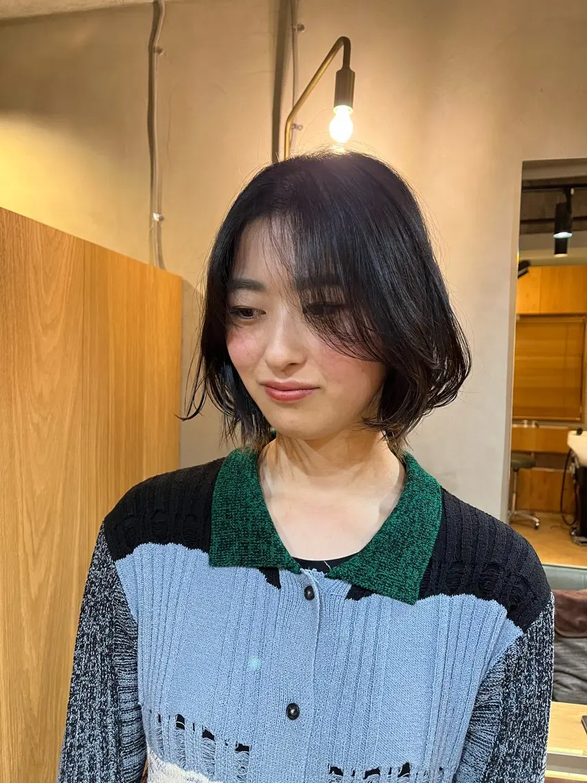 ショート ボブ くせ毛 カット 艶カラー／似合わせカ ット中目黒akaneのヘアスタイル