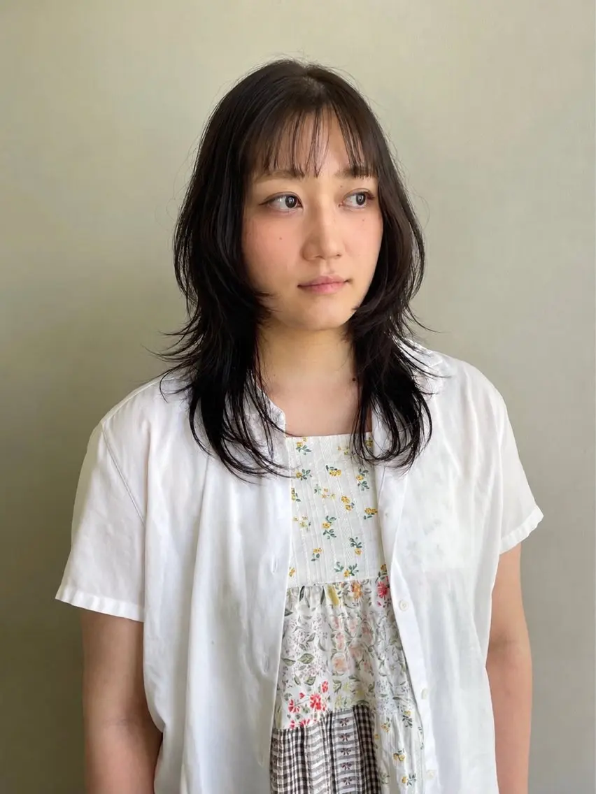 ミディアム ハッシュカット 韓国風ヘア レイヤーカット ウルフカット 伊東 咲織のヘアスタイル