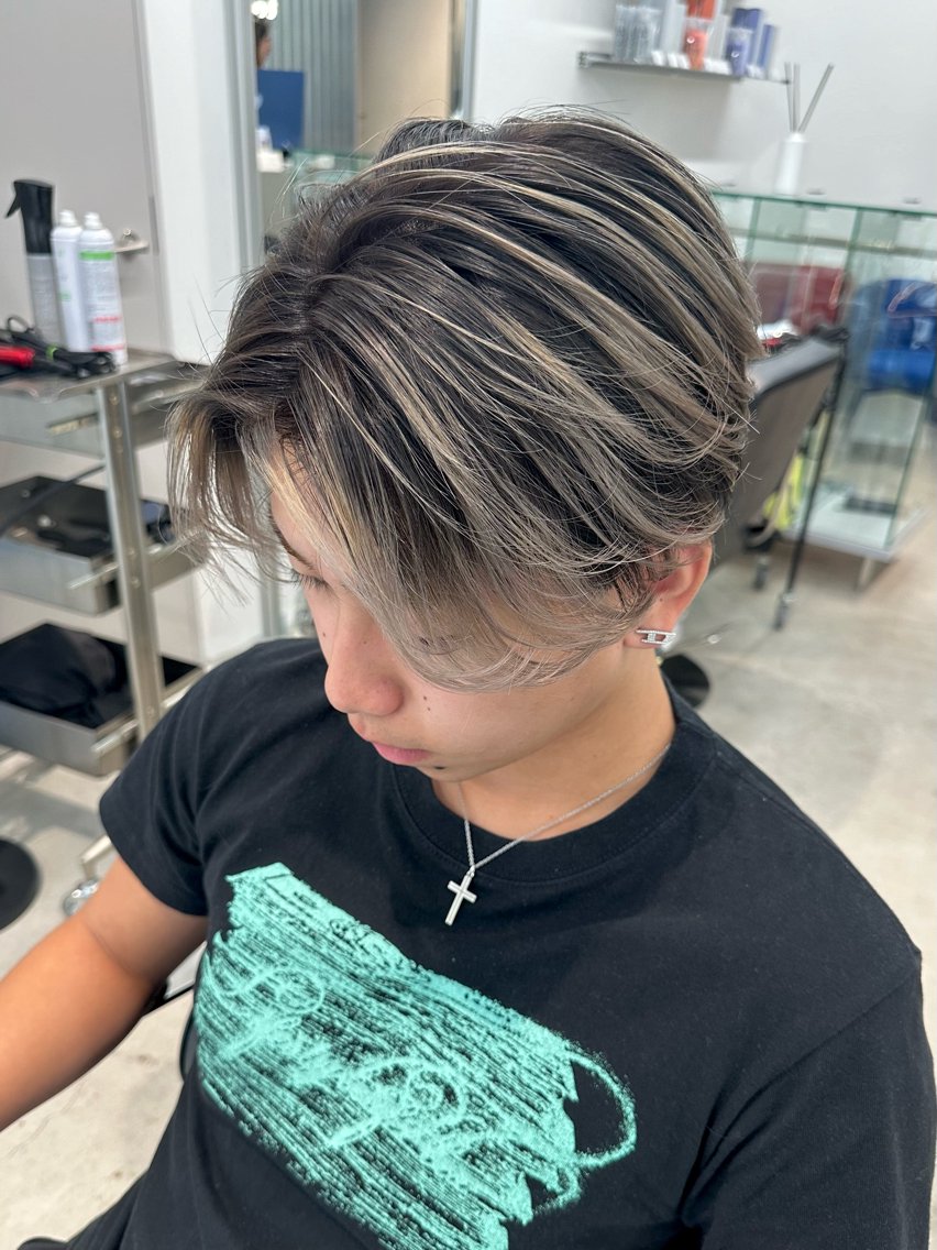 ショート レイヤーカット ヘアカラー 🔷バレイヤージュ・ ハイライト飯野達也のヘアスタイル
