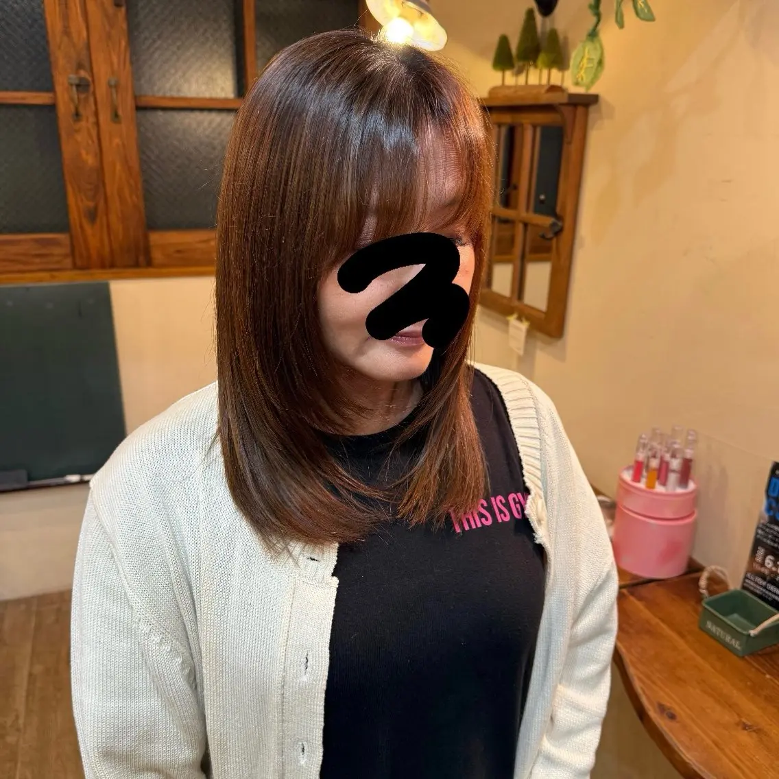 ミディアム 顔まわりレイヤー 顔周りカット レイヤーカット 🕊‎pique りん🕊のヘアスタイル