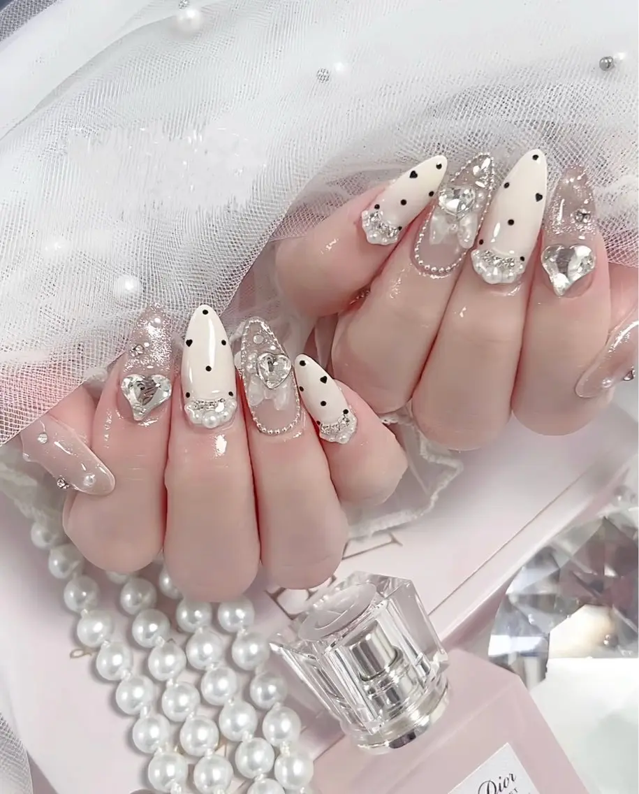ロング ハンドネイル E🌷nail 長さだし専門店のネイルデザイン