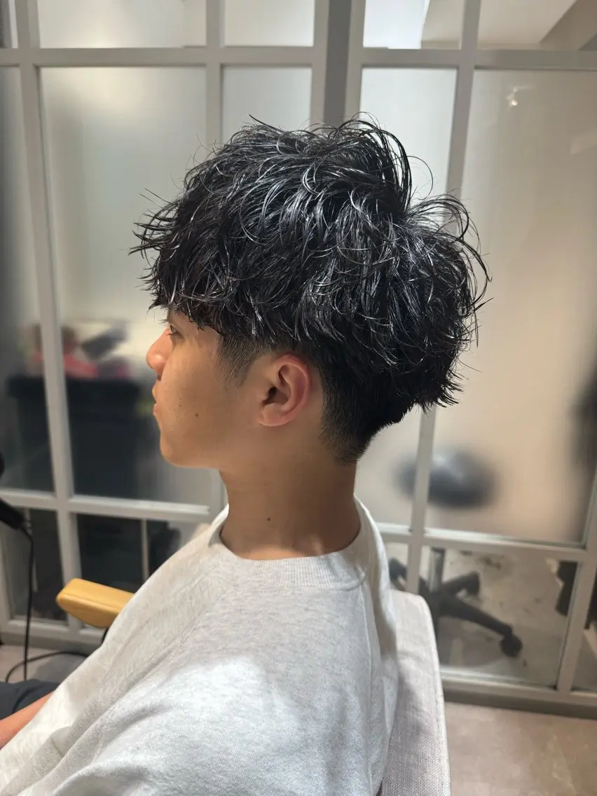 パーマ メンズ センターパート マッシュ メンズパーマ メンズショート ツイストスパイラルパーマ カット パーマ ⭕️メンズパーマ⭕️ 山口 裕太郎のヘアスタイル
