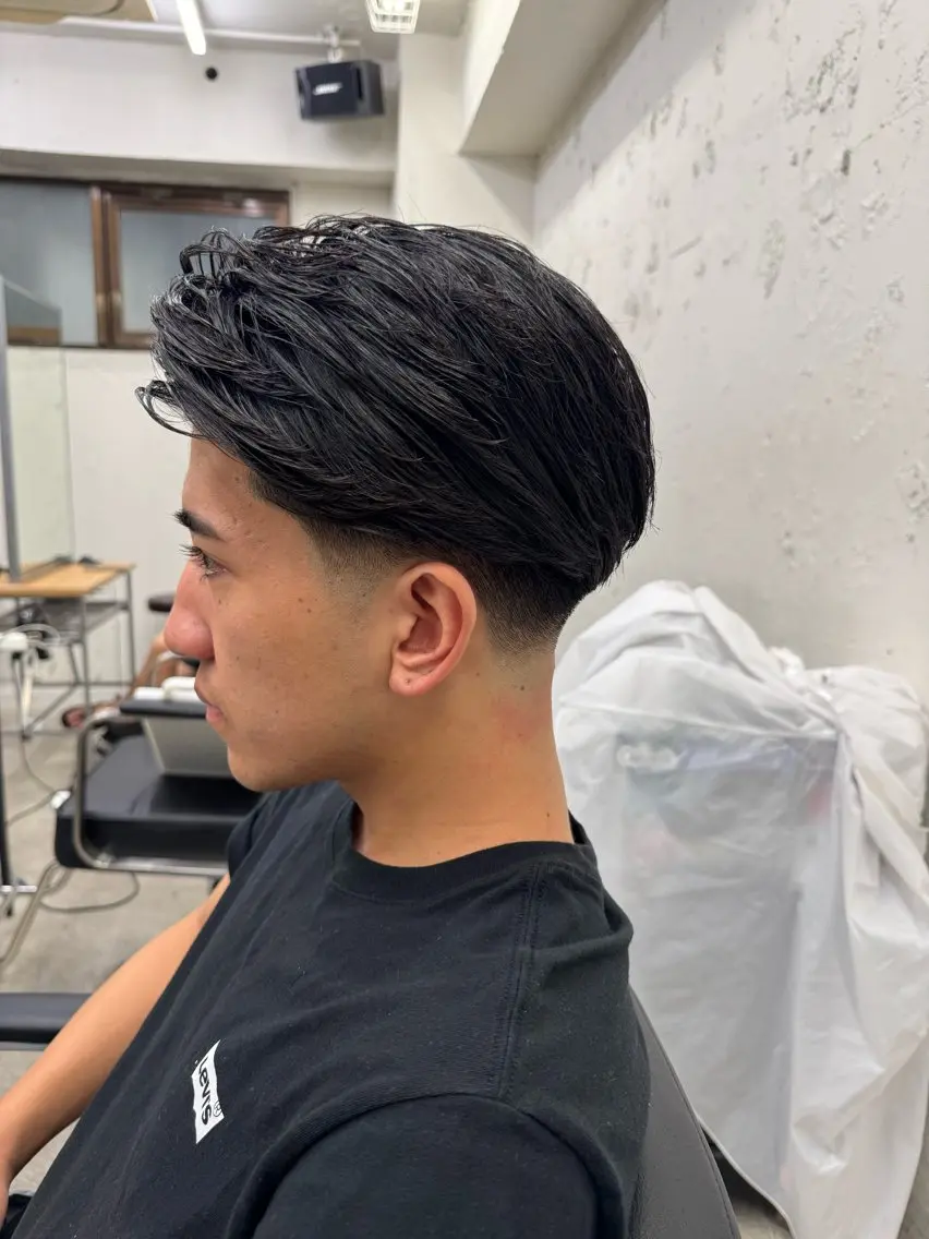 ショート メンズ センターパート フェードカット メンズパーマ メンズショート スキンフェード カット トリートメント 💈メンズ特化💈 TASUKUのヘアスタイル