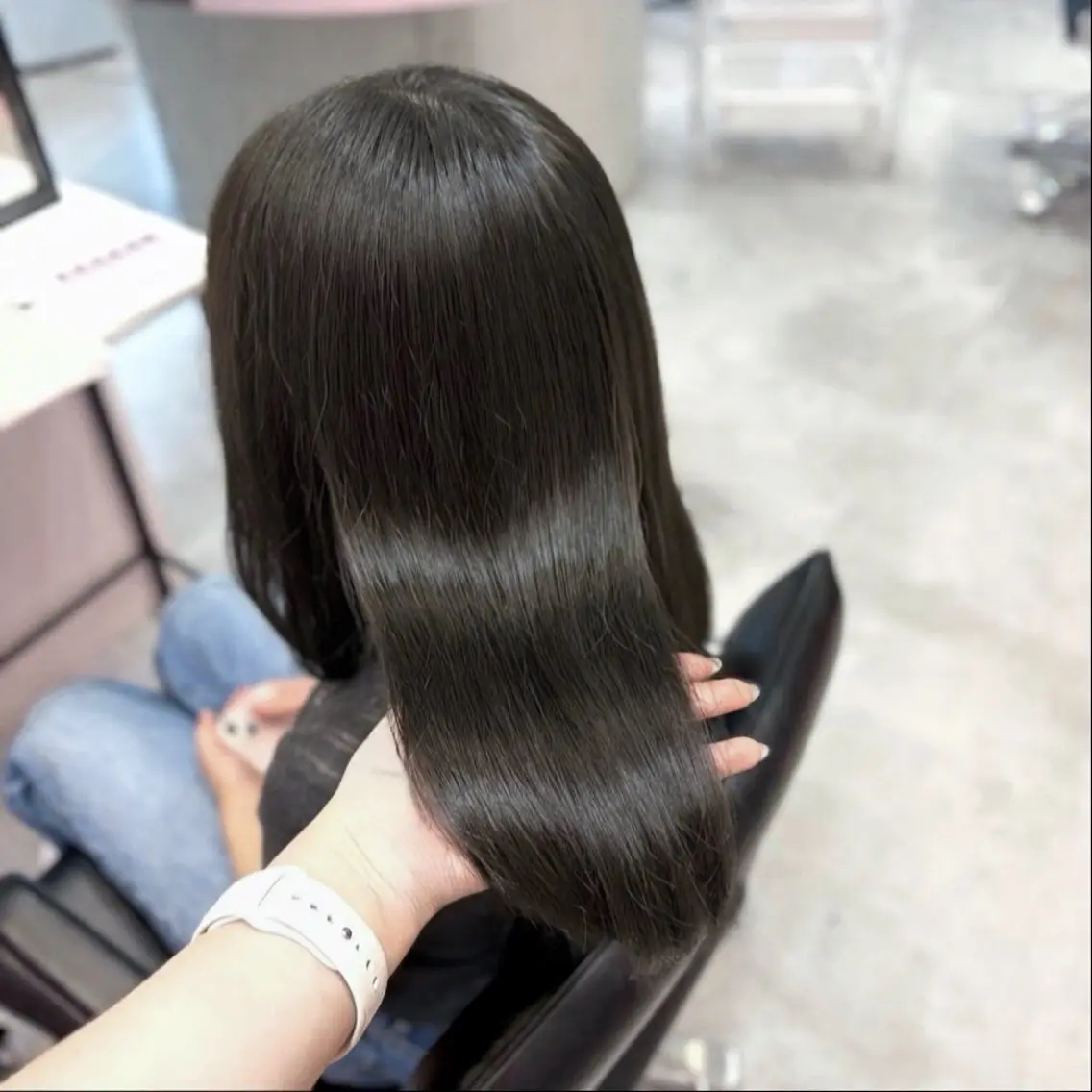 セミロング カラー ヘアカラー 透明感/艶カラー 💘Hanaのヘアスタイル