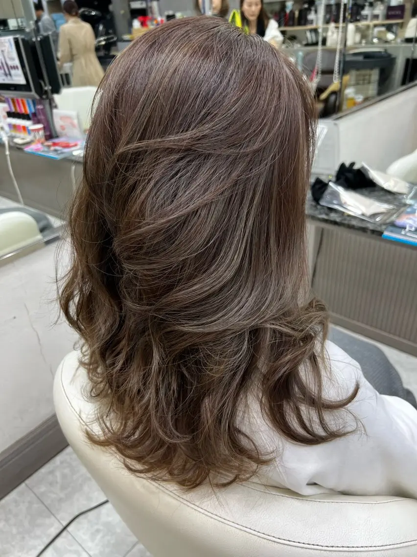 ロング カラー 黒髪 透明感カラー グラデーションカラー ハイライトカラー ハイライト 着付けアレンジ、スパ 定評あり◎タナカエミの眉毛・アイブロウイメージ