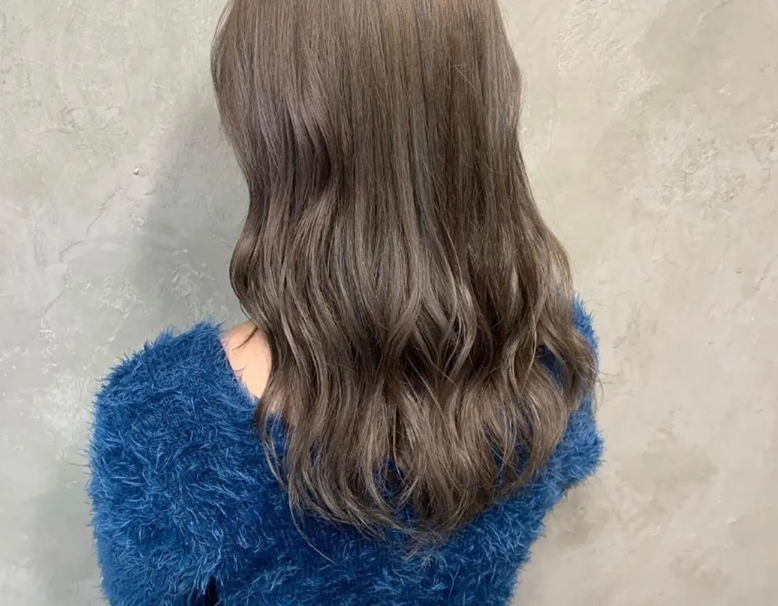 セミロング カラー ヘアカラー ハイトーンカラー 🦋yuri🦋のヘアスタイル