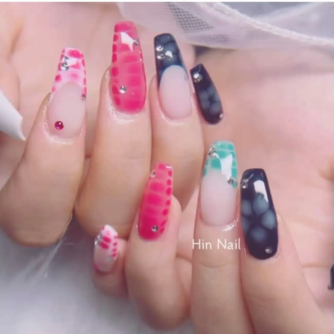 ネイル チークネイル ドット フットネイル フレンチネイル 韓国ネイル ハンドネイル Hym Nailのネイルデザイン