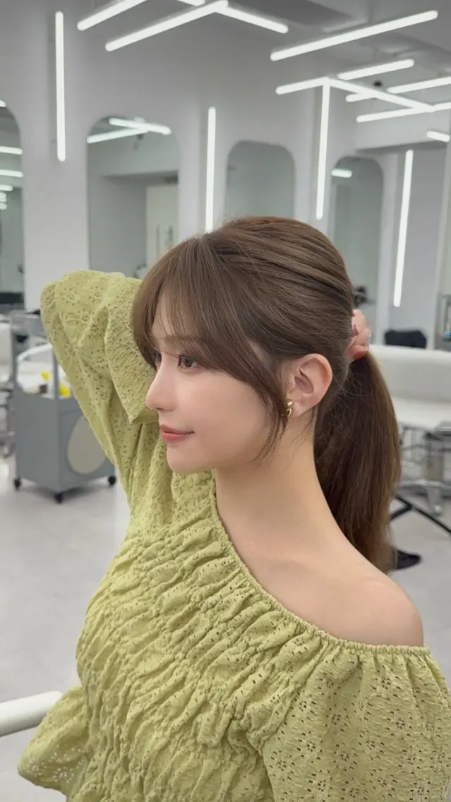 セミロング カット ヘアカラー トリートメント 割れない顔まわり× 小顔補正レイヤー難波のヘアスタイル