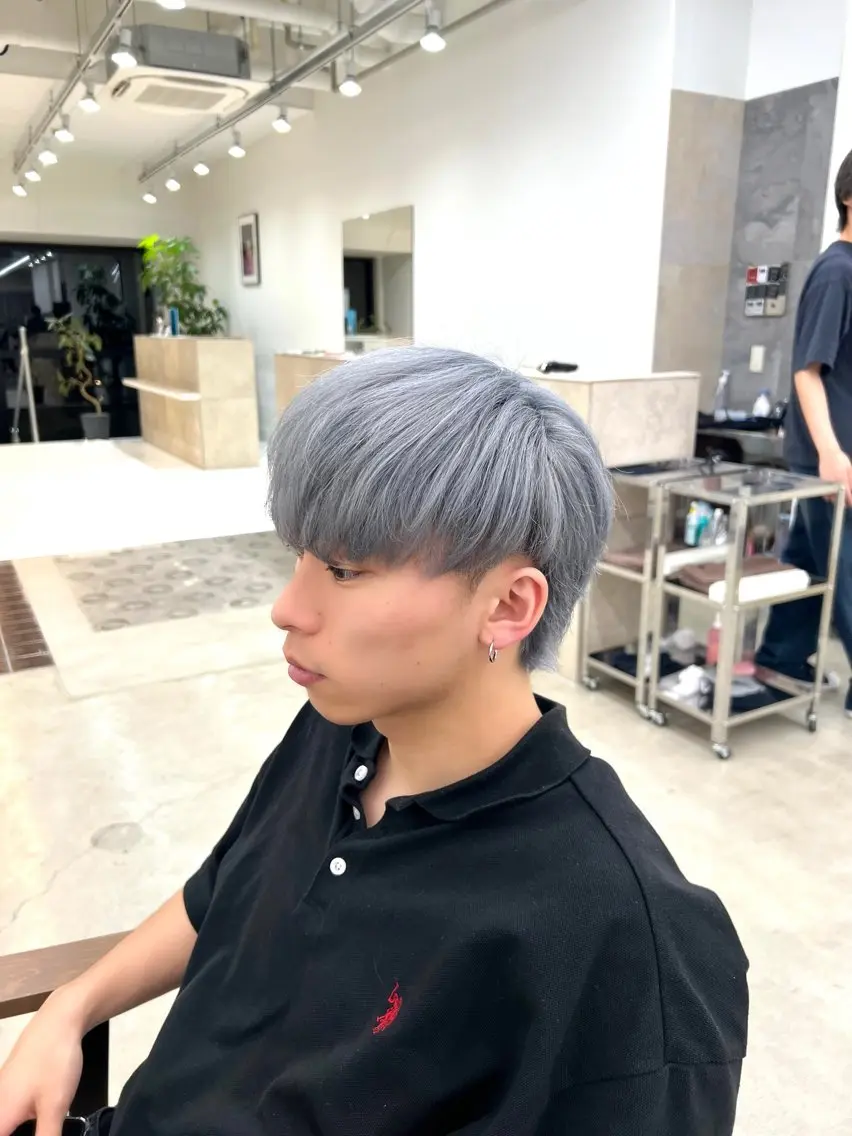 ショート カラー ブリーチ ブルーカラー シルバー ホワイトシルバー ブリーチカラー🦋‪ 田中さくらのヘアスタイル