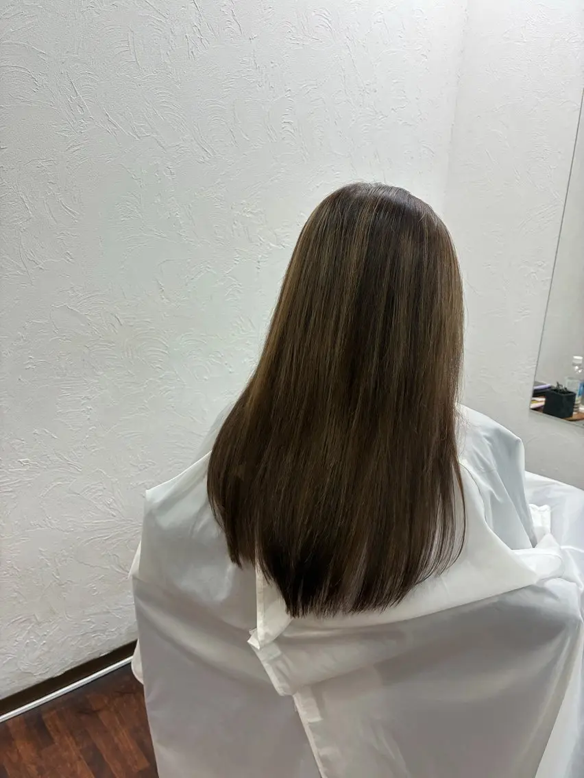 ロング ロングレイヤー レイヤーカット ロング カット ヘアカラー 山本 雷のヘアスタイル