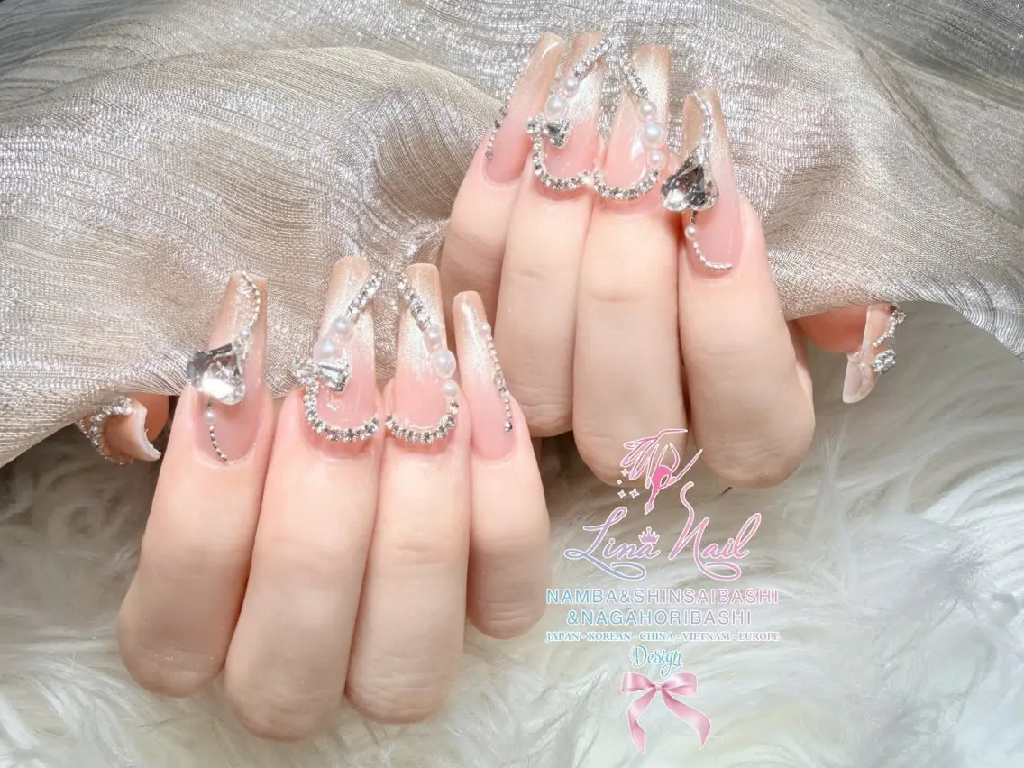セミロング ハンドネイル Linanail Nambaのマツエク・マツパデザイン