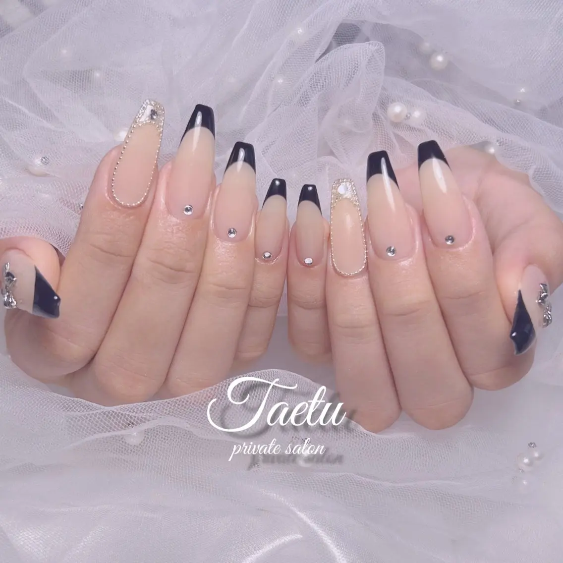 ネイル フレンチネイル 𝐓𝐀𝐄𝐓𝐔 💜Ayumiのネイルデザイン