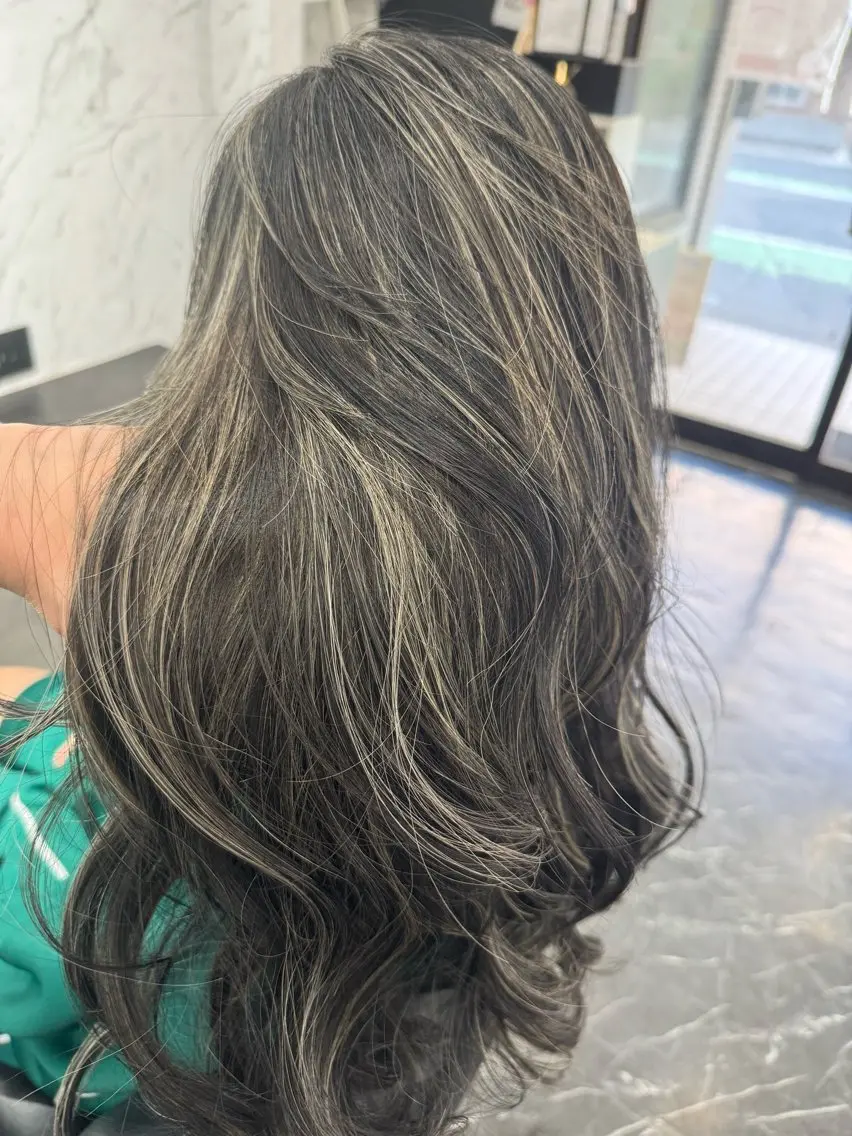 ロング LOHAS Kanaのヘアスタイル