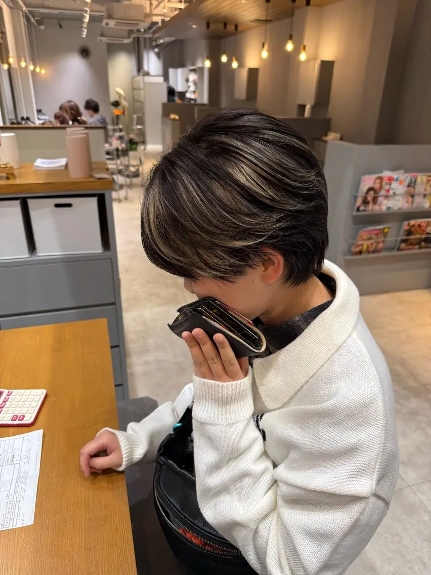 ショート カラー ショートレイヤー ブリーチ ハイライトカラー ハイライト レイヤーカット カット ヘアカラー 石原圭悟 /ショート/艶カラーのヘアスタイル
