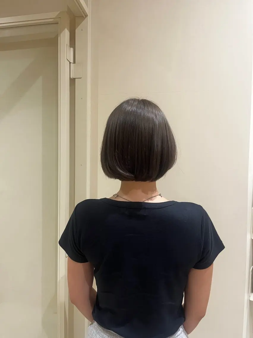 カラー ベージュカラー ブリーチ 透明感カラー オリーブベージュ 飯森 裕菜のヘアスタイル