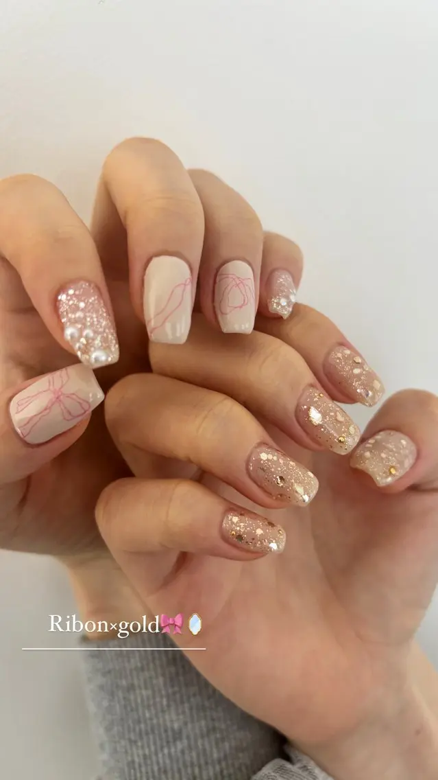 ネイル ゴールド ラメ(グリッター) リボン ハンドネイル Maede Kanaのネイルデザイン
