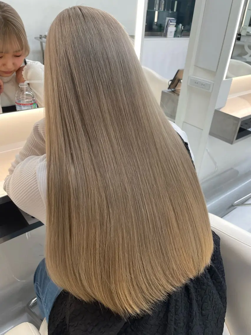 ロング カラー ベージュカラー ブリーチ ホワイトベージュ 💈髪質改善メニュー 佐藤 萌💈のヘアスタイル