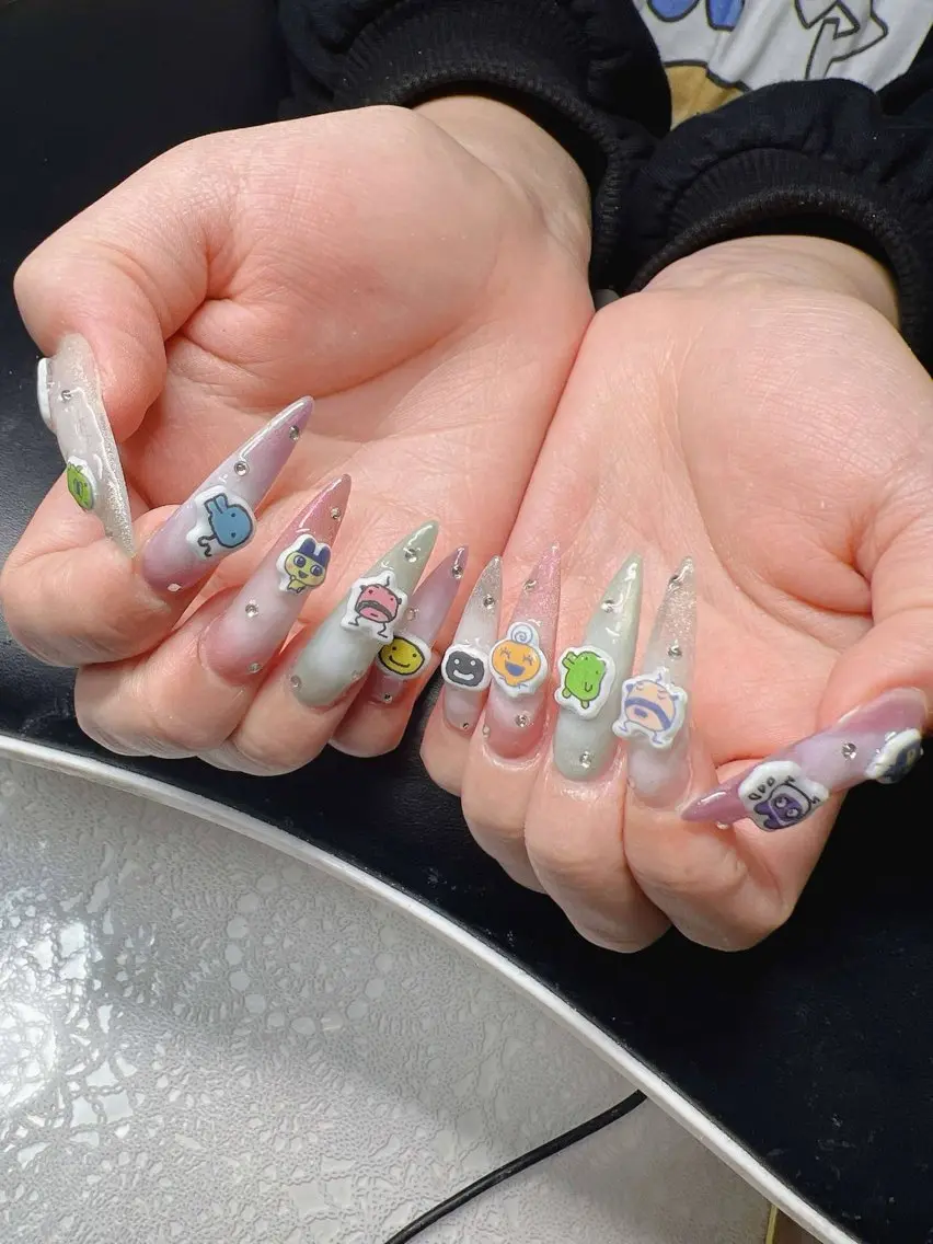 ネイル オーロラネイル チークネイル 長さ出し フットネイル フレンチネイル ハンドネイル Lee Nails チップ長さだし専門店のネイルデザイン