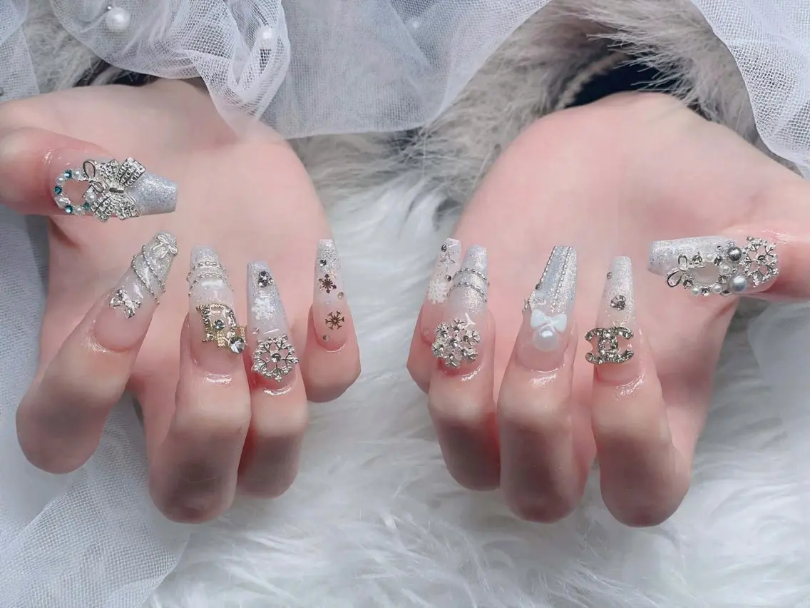 ネイル オーロラネイル フレンチネイル ジェルネイル ハロウィン キラキラネイル ハンドネイル H.baby Nail Salonのネイルデザイン