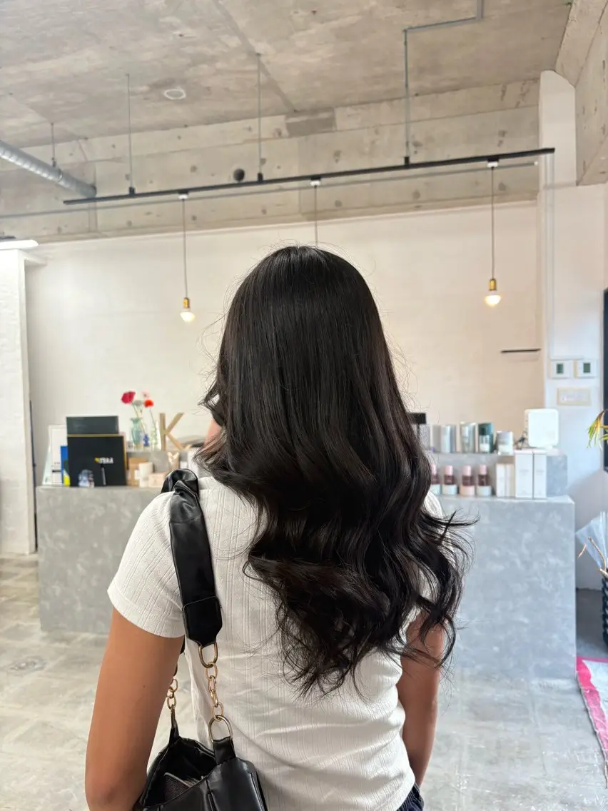 ミディアム カット miloc sayaのヘアスタイル