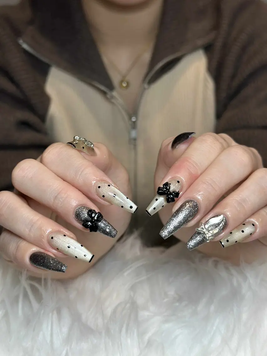 ネイル オーロラネイル ボルドー ブラウン 氷ネイル・うるうるネイル キラキラネイル ハンドネイル Julli NailStudioのネイルデザイン