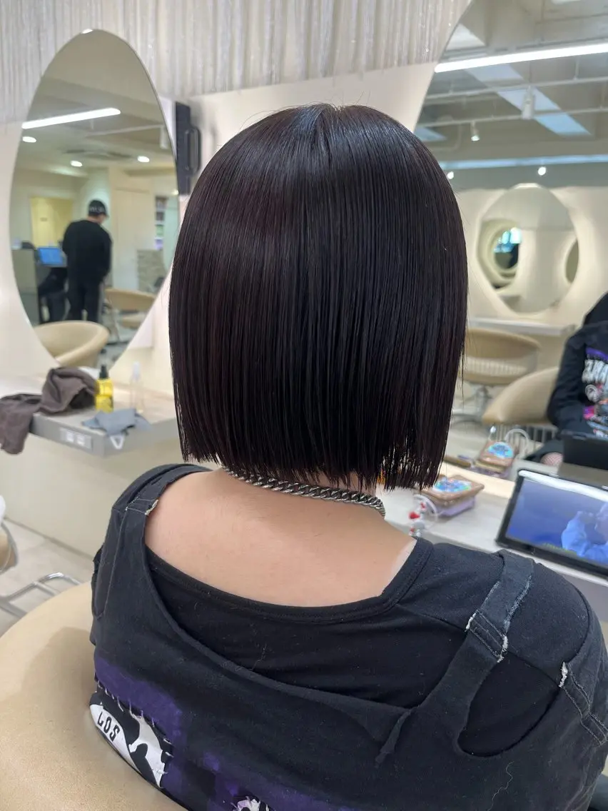 ミディアム カット トリートメント 切りっぱなしボブ/ 艶カラー/綾莉のヘアスタイル