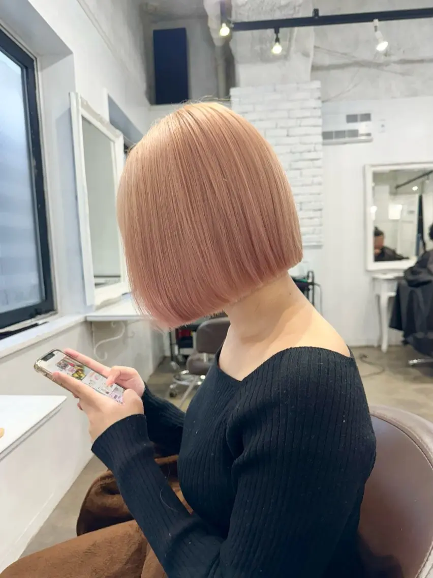 ショート カラー バレイヤージュ ミストバング ベージュカラー ブリーチ 抜きっぱなしブロンド 札幌ブリーチカラー/ ダブルカラー/ドイのヘアスタイル