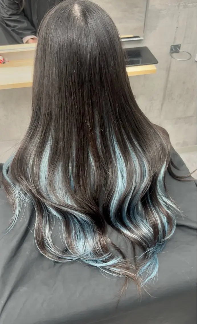 ロング カラー ブルーカラー ハイトーンカラー ヘアカラー ニーナ/nimes /ハイトーンカラーのヘアスタイル