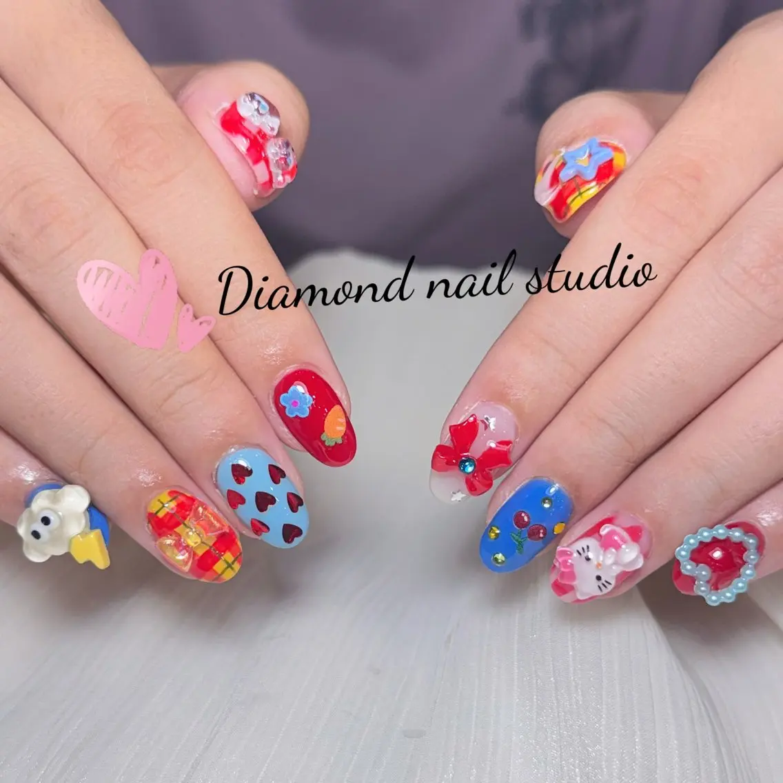 ネイル アートネイル オーロラネイル フラッシュネイル ガーリー キラキラネイル ハンドネイル Una NAILMANAMIのネイルデザイン