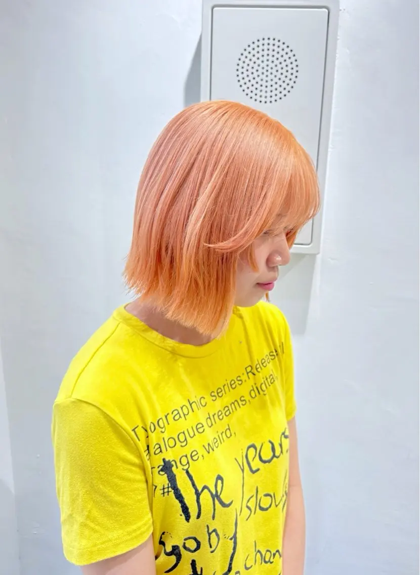 ミディアム カラー ブリーチ オレンジ 似合わせカット Muミュー/ブリーチ ハイトーン Wカラーのヘアスタイル