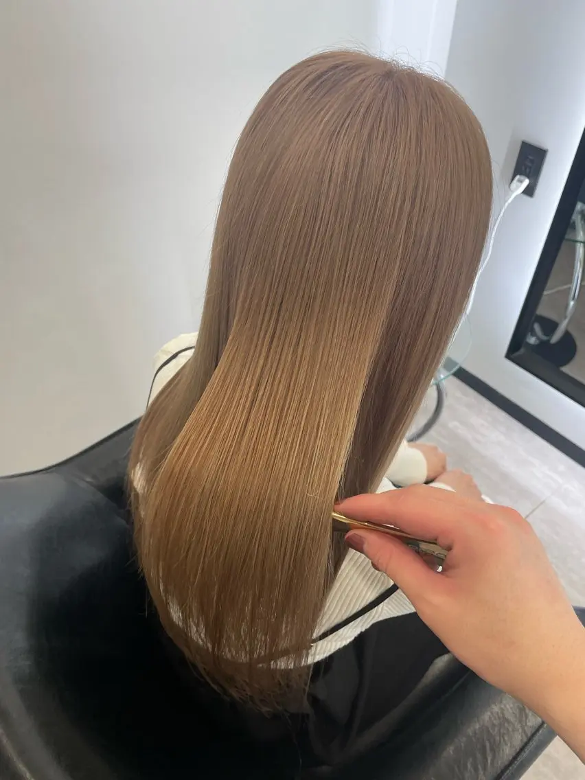 セミロング カラー ダブルカラー 近藤 慧依のヘアスタイル