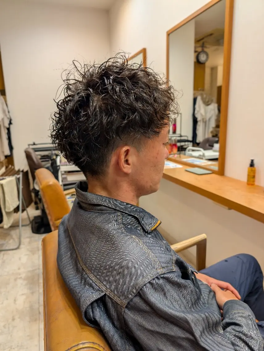 ショート メンズ パーマ メンズパーマ ツイストスパイラルパーマ スパイラルパーマ 田崎 暁大のヘアスタイル