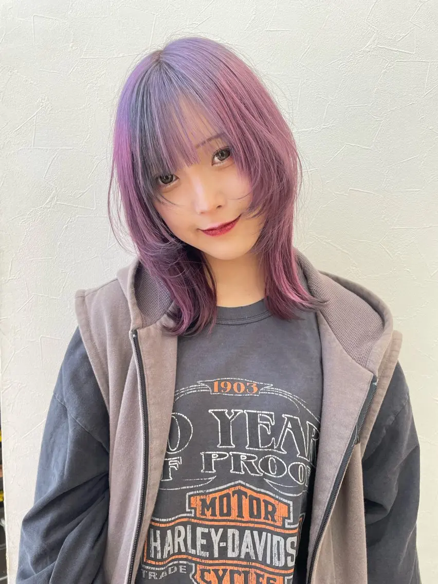 ミディアム インク 美容院のヘアスタイル