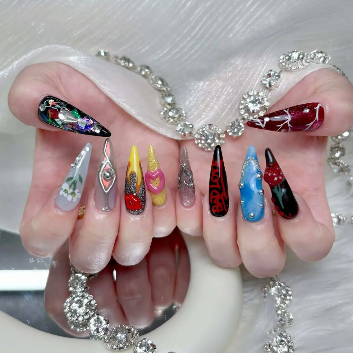ネイル アートネイル フレンチネイル ジェルネイル ガーリー キラキラネイル ハンドネイル ハンドケア Nova Nailのネイルデザイン