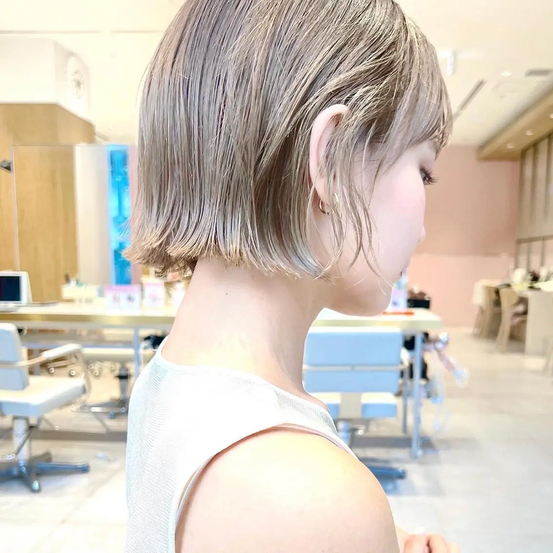 ショート カラー ベージュカラー 透明感カラー グレージュ ボブ カット ヘアカラー トリートメント レイヤー専門家 ダブルカラー修のヘアスタイル