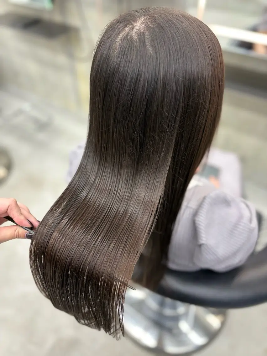ロング Nene/ハイトーン インナーカラーのヘアスタイル
