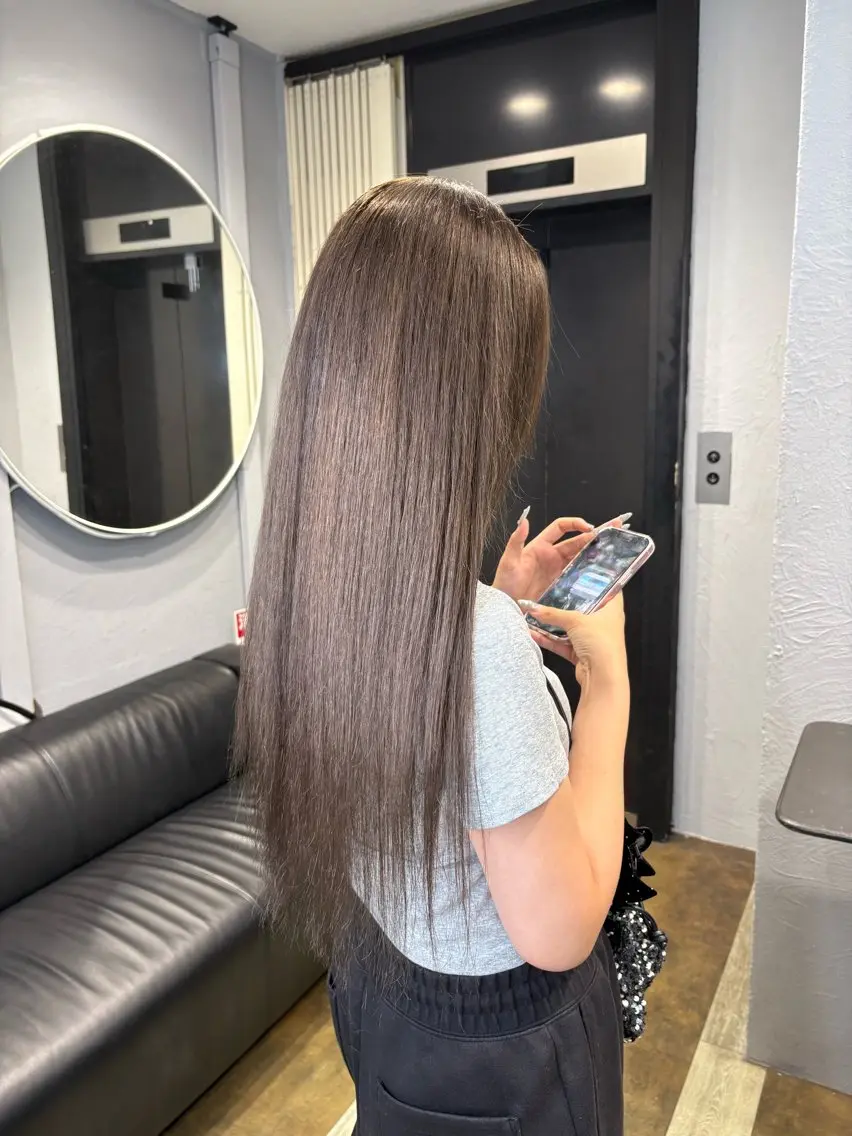 ロング カラー ヘアカラー noa 寒色系カラーブリーチのヘアスタイル