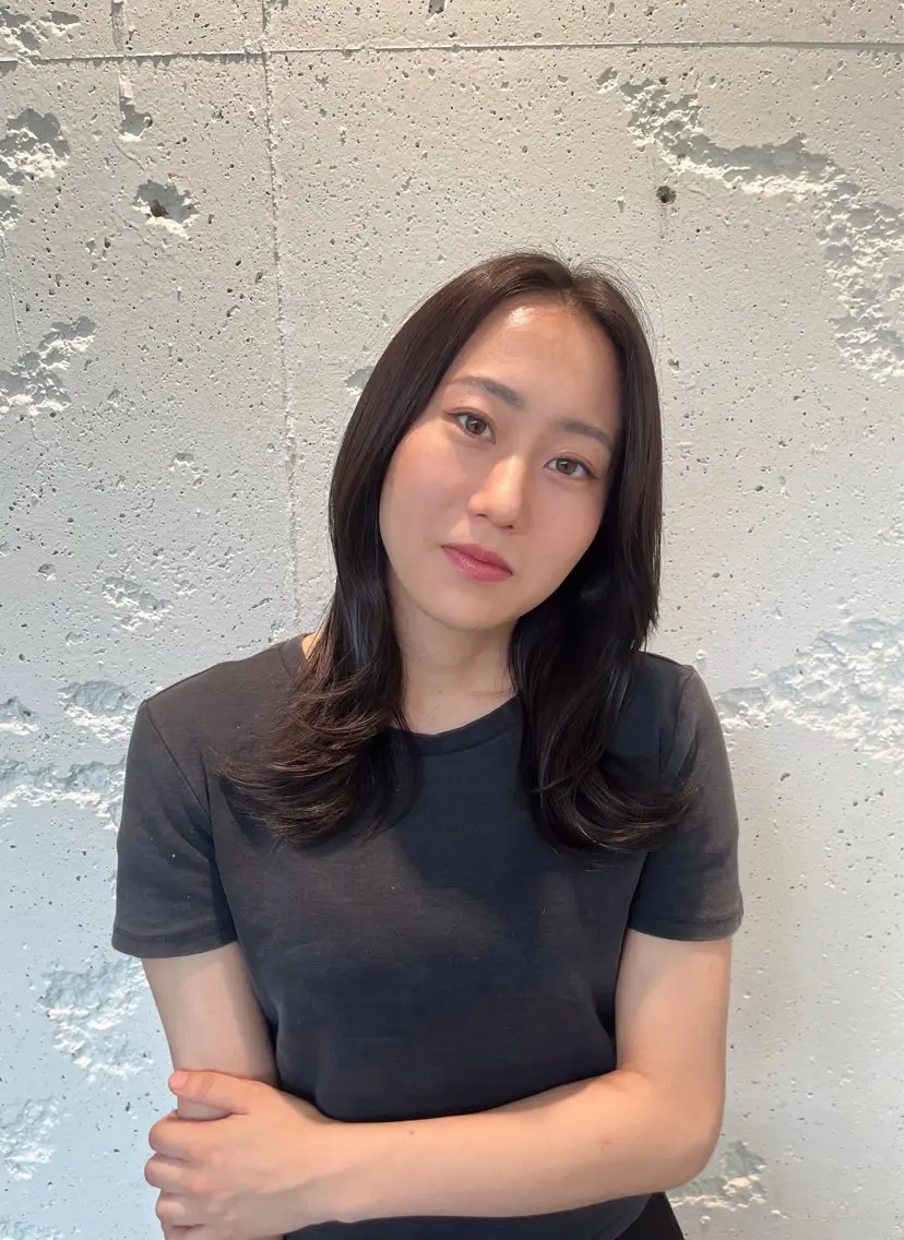 セミロング カラー 本田 茜のヘアスタイル