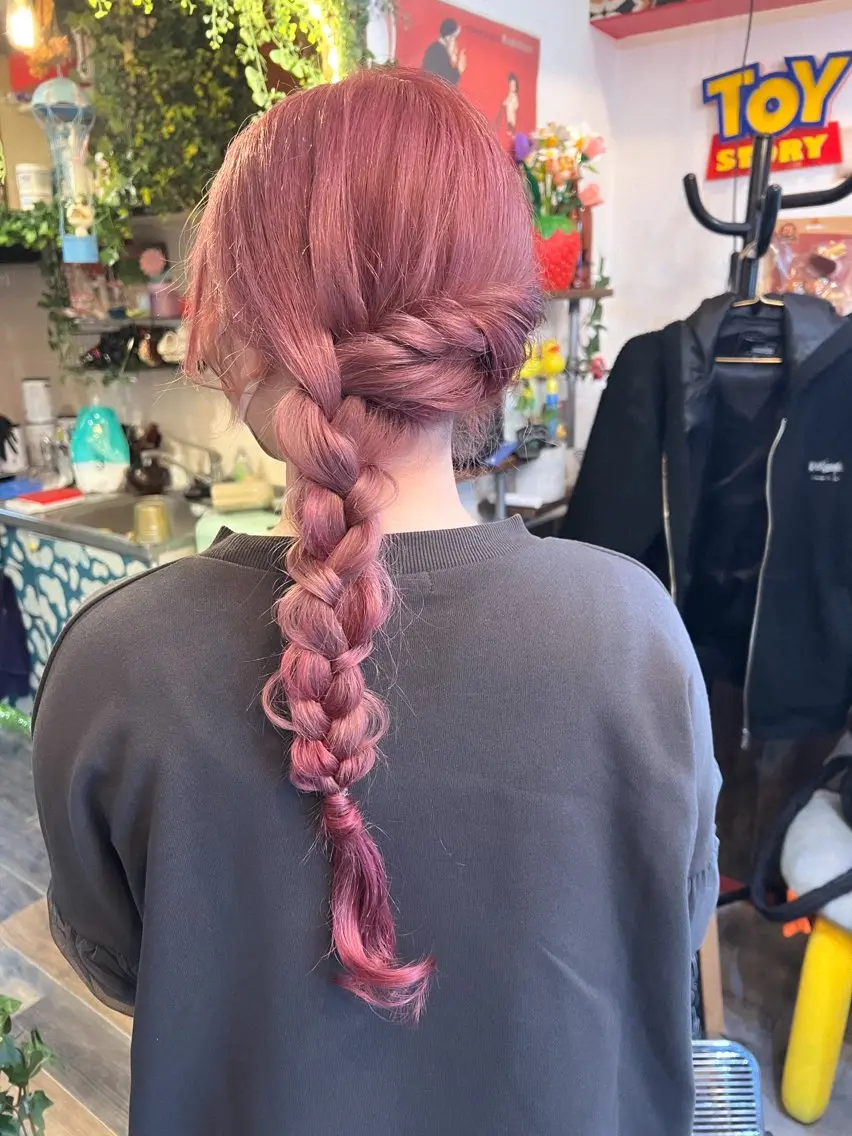 ロング カラー ヘアアレンジ ピンクカラー ヘアカラー カラーパティシエ facce🌼ikoのヘアスタイル