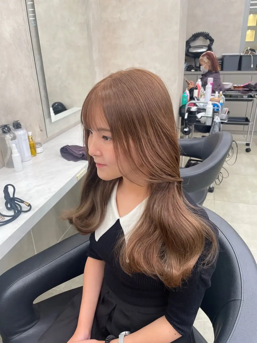 セミロング カラー ベージュカラー ミルクティーベージュ 抜け感レイヤー︴ ニュアンスカラーのヘアスタイル