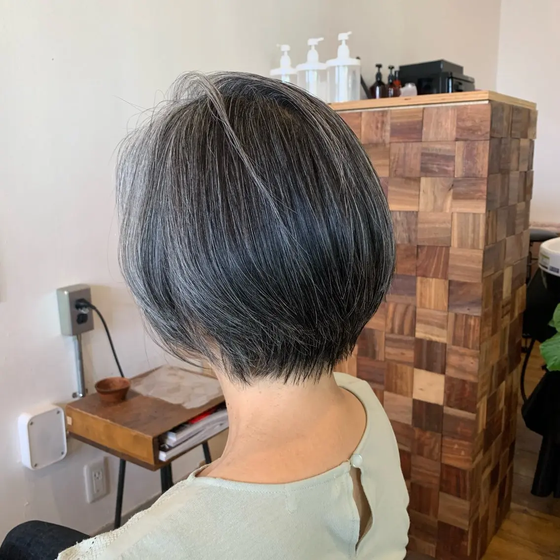 ショート コウノス マサコのヘアスタイル