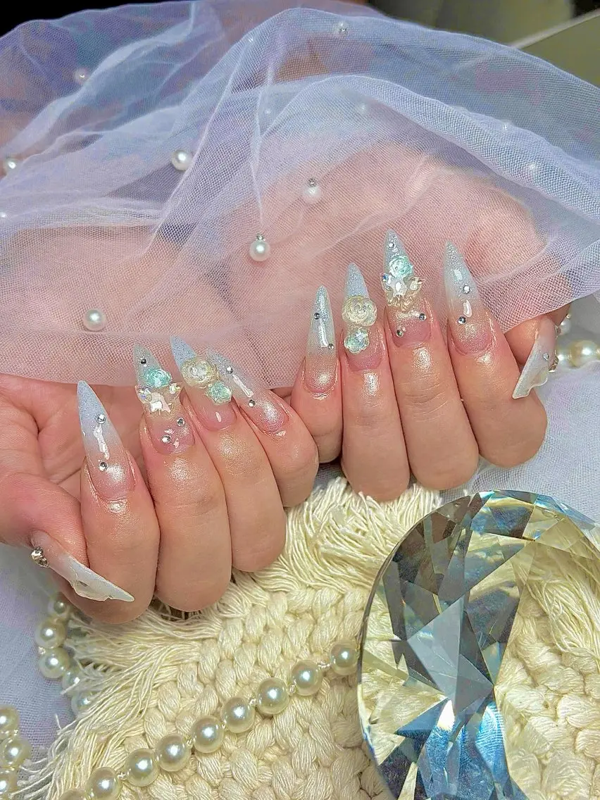 ネイル フラッシュネイル フレンチネイル グラデーション キラキラネイル 韓国ネイル ハンドネイル Hy nailsのネイルデザイン