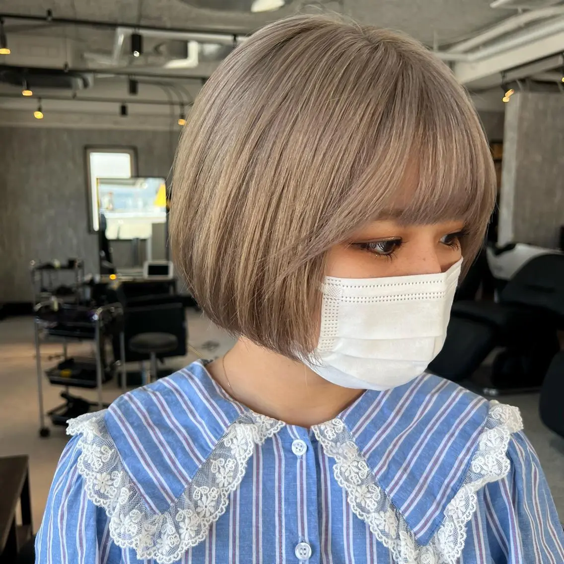 ショート カラー ヘアアレンジ ベージュカラー ホワイトベージュ TIDEHAIR SHIHOのヘアスタイル