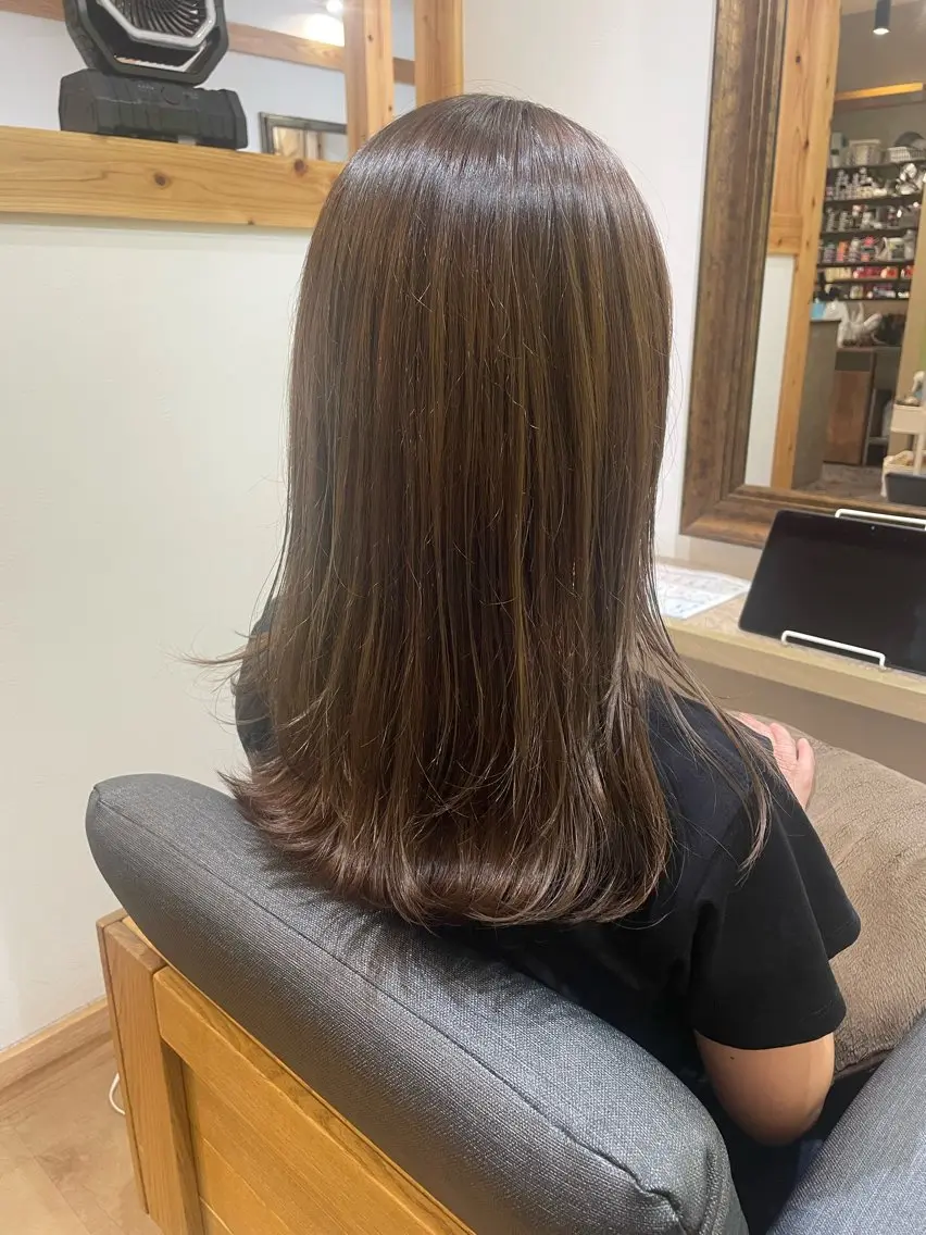 セミロング カット ヘアカラー トリートメント 山口 里莉のヘアスタイル